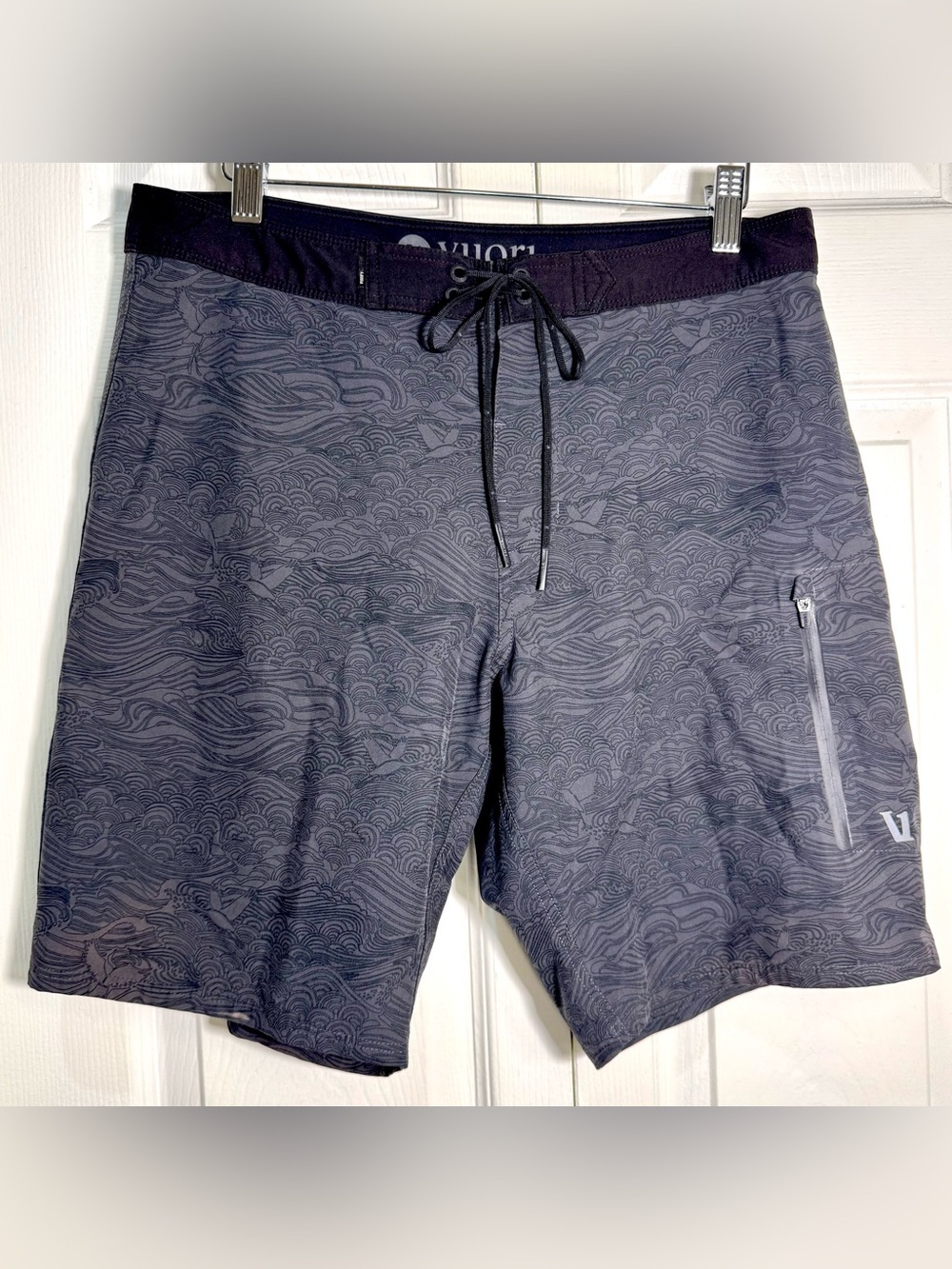 Vuori The Rise Boardshort V383 Gray Crane Wave Print Men’s Board Shorts Size 30